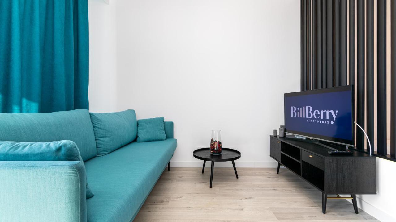 17th Floor Sea View - Billberry Apartment